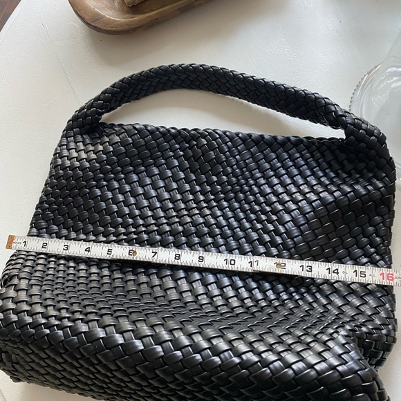 Vegan leather handbag with pouch from Nordstrom - Picture 8 of 13